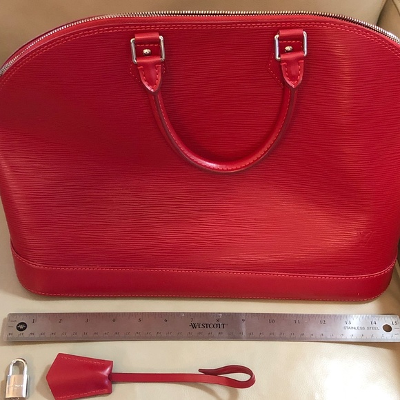 Louis Vuitton EPI Alma GM Carmine - EXCELLENT BARELY USED CONDITION Red Satchel - Picture 14 of 16